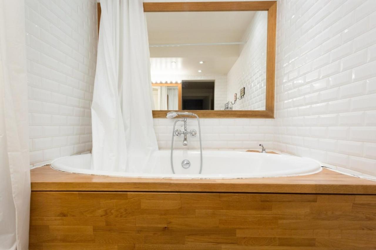 Charming Appartment In Le Marais Paris Exterior photo